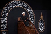 तेहरान में इमाम ख़ुमैनी इमामबाड़े में शब ए आशूर की मजलिस को खिताब करते हुए हुज्जतुल इस्लाम वल मुस्लेमीन रफ़ीई/फोंटो