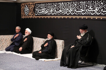 عزاداری شب عاشورای حسینی و توسل به سالار شهیدان‌ علیه‌السلام با حضور رهبر انقلاب