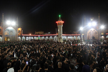 تصاویر/ شب عاشورای حسینی(ع) در حرم حضرت معصومه(س)