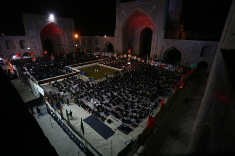 مراسم عزاداری شب عاشورا در هیئت رزمندگان اصفهان