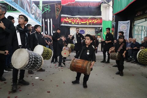 تصاویر/ حضور نماینده ولی فقیه در سمنان در بین عزاداران عاشورای حسینی در تکیه کوشمغان سمنان