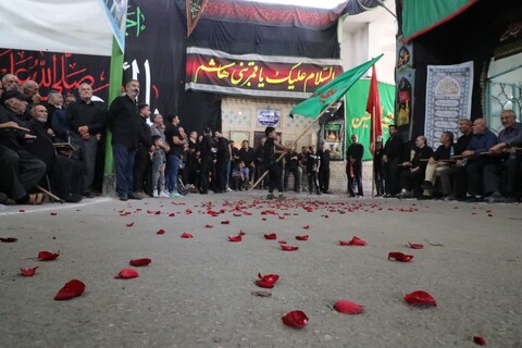 تصاویر/ حضور نماینده ولی فقیه در سمنان در بین عزاداران عاشورای حسینی در تکیه کوشمغان سمنان