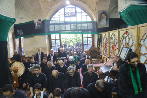 تصاویر / اقامه نماز ظهر عاشورا و عزاداری سالار شهیدان در مسجد آقا