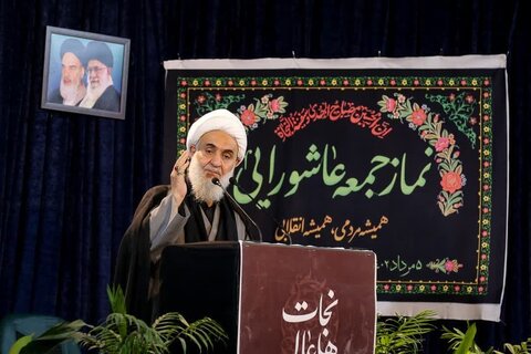 تصاویر/ نماز جمعه در روز عاشورا در مسجدالنبی(ص) قزوین