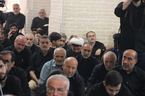 تصاویر/ نماز جمعه در روز عاشورا در مسجدالنبی(ص) قزوین