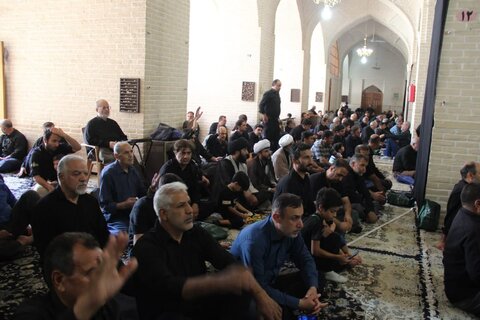 تصاویر/ نماز جمعه در روز عاشورا در مسجدالنبی(ص) قزوین