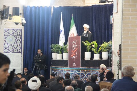 تصاویر/ نماز جمعه در روز عاشورا در مسجدالنبی(ص) قزوین