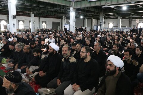 تصاویر اقامه نماز جمعه عاشورایی در بروجرد