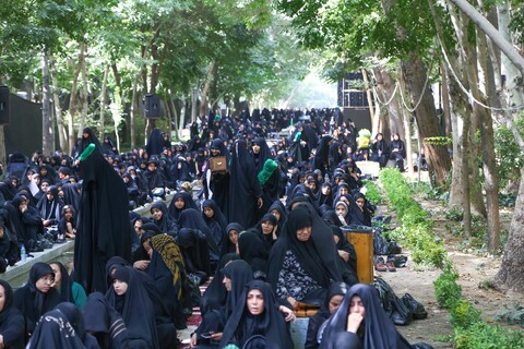 مراسم عزاداری ظهر عاشورا در گذر فرهنگی چهارباغ