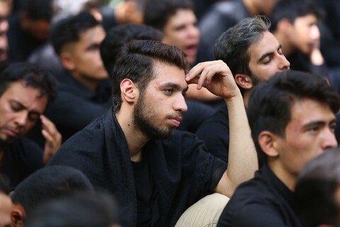 مراسم عزاداری ظهر عاشورا در گذر فرهنگی چهارباغ