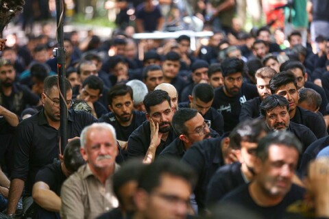 مراسم عزاداری ظهر عاشورا در گذر فرهنگی چهارباغ