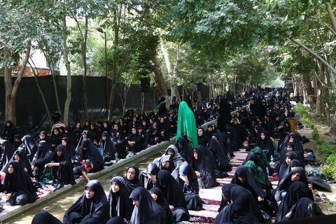 مراسم عزاداری ظهر عاشورا در گذر فرهنگی چهارباغ