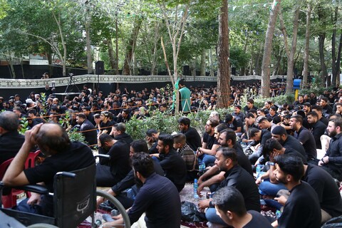 مراسم عزاداری ظهر عاشورا در گذر فرهنگی چهارباغ