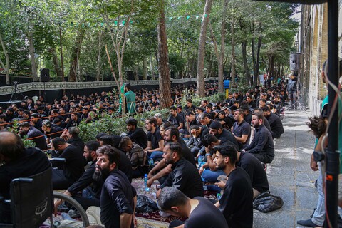 مراسم عزاداری ظهر عاشورا در گذر فرهنگی چهارباغ