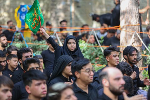 مراسم عزاداری ظهر عاشورا در گذر فرهنگی چهارباغ