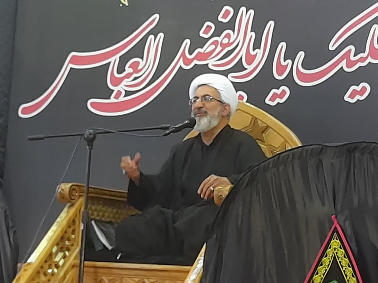 حواسمان باشد امام زمان(عج) ما را می بینند