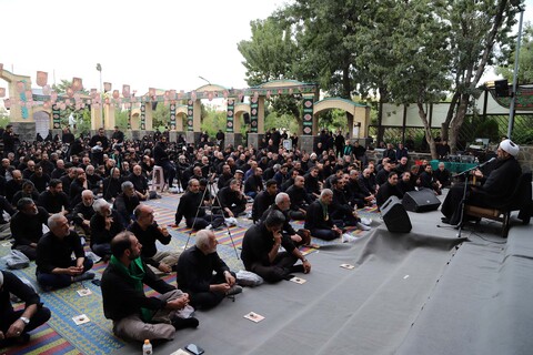 تصاویر /  مراسم عزاداران حسینی در کنار مزار مطهر شهدای گمنام بوستان مردم