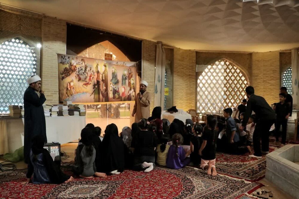 عزاداری کودکان عاشورایی در کوشک کمالالملک کاشان + عکس