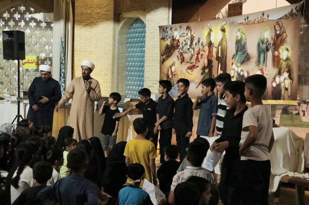 عزاداری کودکان عاشورایی در کوشک کمالالملک کاشان + عکس