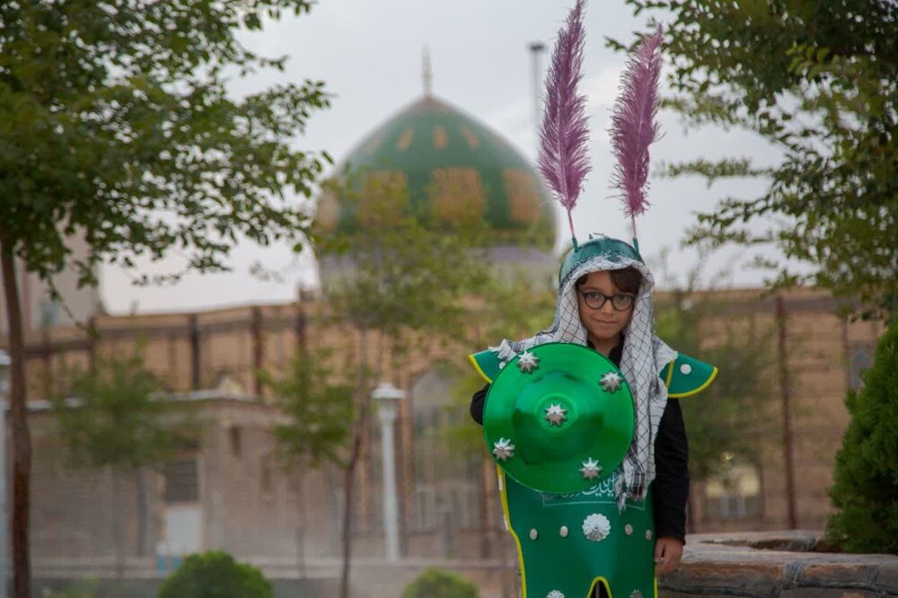 اجرای پویش "عکس و عَلَم" در قم + عکس