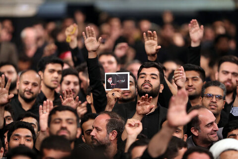 بالصور/ مجلس العزاء لليلة السبايا في حسينيّة الإمام الخميني (قده)