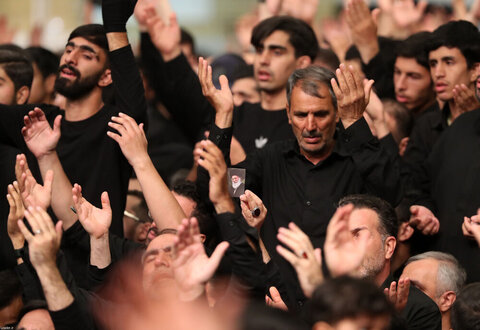 بالصور/ مجلس العزاء لليلة السبايا في حسينيّة الإمام الخميني (قده)