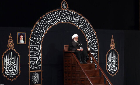 بالصور/ مجلس العزاء لليلة السبايا في حسينيّة الإمام الخميني (قده)