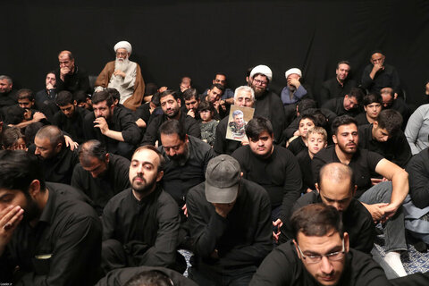 بالصور/ مجلس العزاء لليلة السبايا في حسينيّة الإمام الخميني (قده)