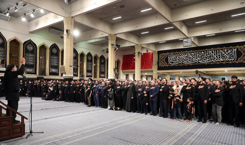 بالصور/ مجلس العزاء لليلة السبايا في حسينيّة الإمام الخميني (قده)
