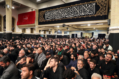 بالصور/ مجلس العزاء لليلة السبايا في حسينيّة الإمام الخميني (قده)
