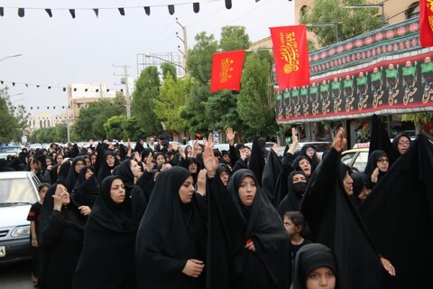 تصاویر/ حرکت دسته عزاداری ویژه خواهران « رهروان زینب» شهرستان تکاب
