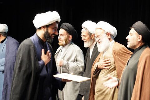 تصاویر اختتامیه جشنواره استانی علامه حلی(ره)در لرستان