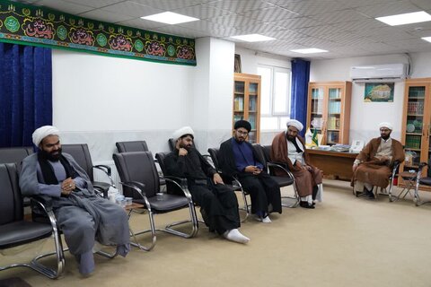 تصاویر نشست مجمع مشورتی طلاب و روحانیون لرستانی با نماینده ولی فقیه
