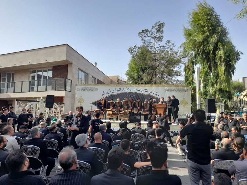 مراسم تقدیر از پیر غلامان حسینی در قم برگزار شد