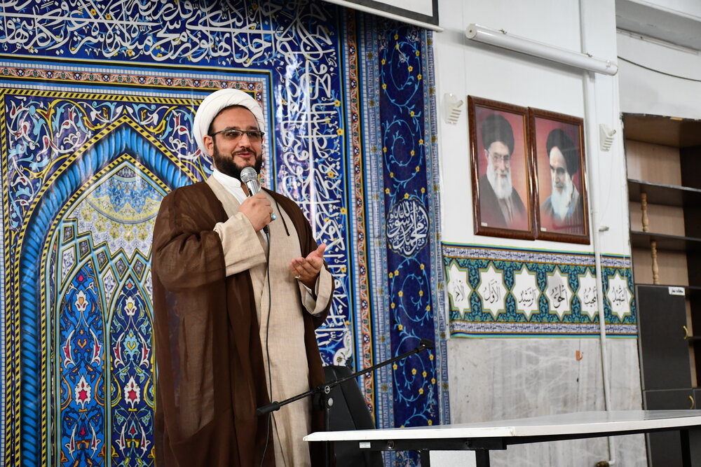 التزام به تقوا و بصیرت، مهمترین نیازهای جوانان بهویژه طلاب است