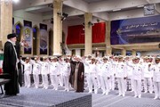 ईरान की नौसेना के फ़्लोटीला 86 के स्टाफ़ और उनके परिवारों की सुप्रीम लीडर से मुलाकात/फ़ोटो