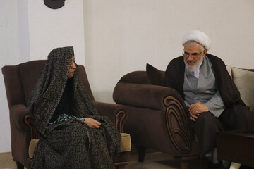 تصاویر/ دیدار نماینده ولی فقیه در استان هرمزگان با خانواده شهدا