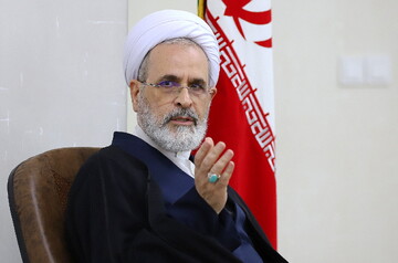 نظام درسی و پژوهشی حوزه پیوست تبلیغ داشته باشد