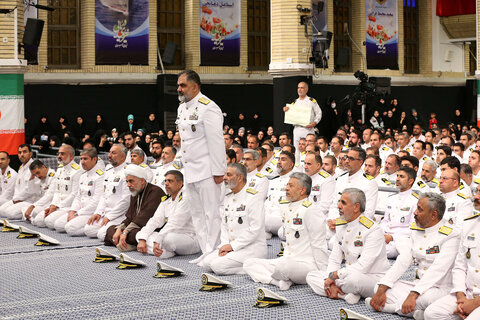 دیدار کارکنان و خانواده‌های ناوگروه ۸۶ ارتش جمهوری اسلامی با رهبر معظم انقلاب