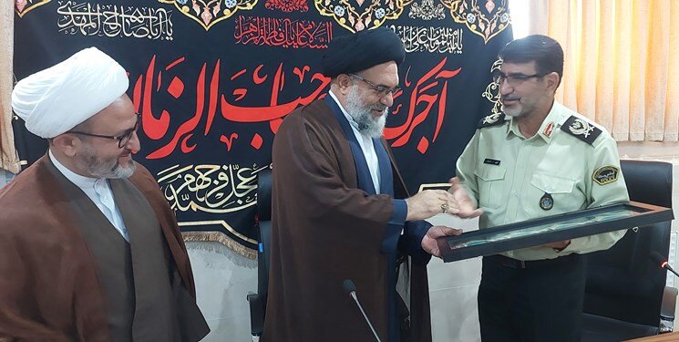 تجلیل ائمه جمعه کهگیلویه و بویراحمد از فرمانده انتظامی استان