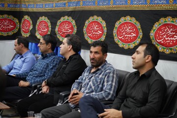 تصاویر دیدار مدیرکل و کارکنان صدا و سیمای لرستان با نماینده ولی فقیه