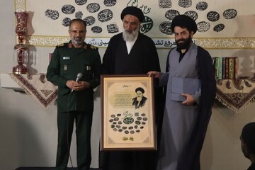 تجلیل از امام جمعه اهواز در اردوی معرفتی- تشکیلاتی"مثل خمینی"