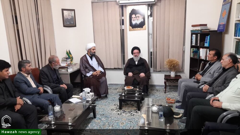 تصاویر/ جلسه آیت الله سید احمد خاتمی با مسئولان شهرستان پارس آباد مغان