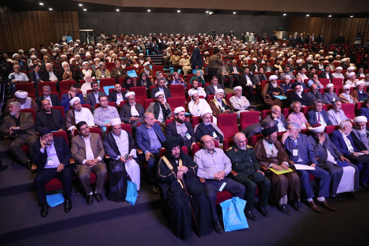 امامین انقلاب، بنیانگذار وحدت در عصر حاضر هستند