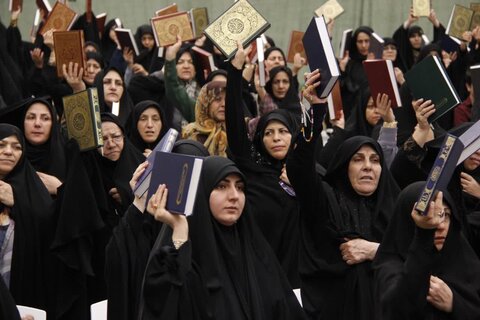 تصاویر /اجتماع خواهران مبلغه وفعال فرهنگی استان قزوین در اهانت مجدد کشور سوئد به ساحت قرآن مجید -عکس -حسین حاجی عزیز خانی