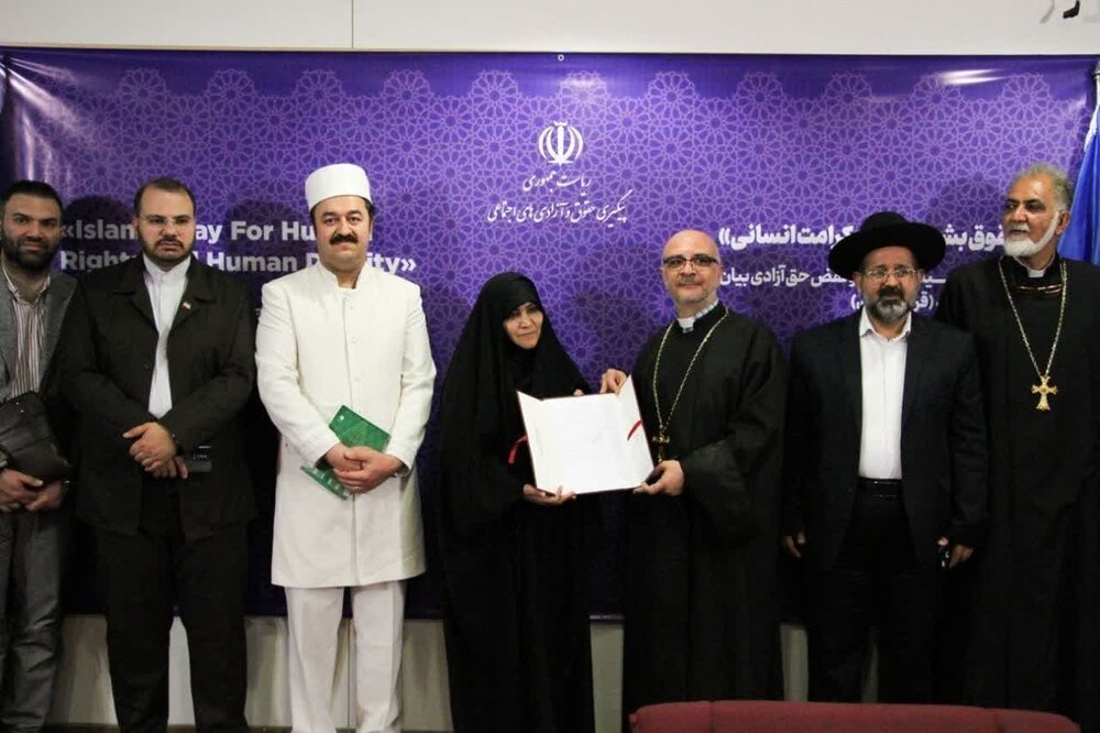 میزگرد «نفرت پراکنی سیستماتیک و نقض حق آزادی بیان توسط دولت سوئد» برگزار شد