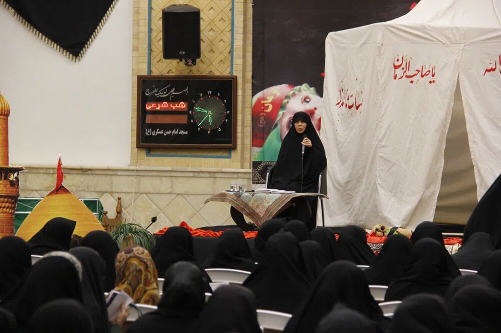 دشمن به دنبال بیهویت کردن زن مسلمان تمدن ساز است