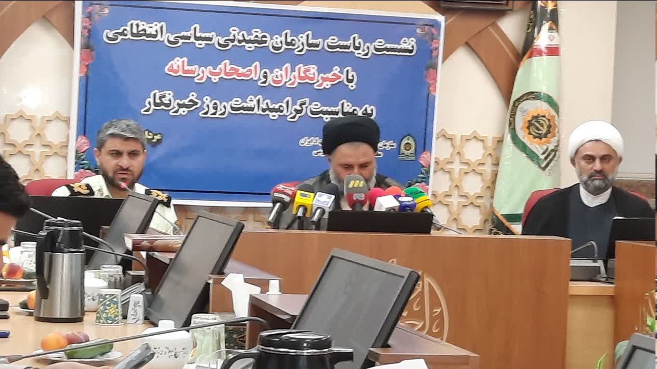 از اقدامات فرهنگی پلیس تا حضور خانوادگی رئیس عقیدتی در مهمانی ها / هدیه خاص ادیانی به خبرنگاران