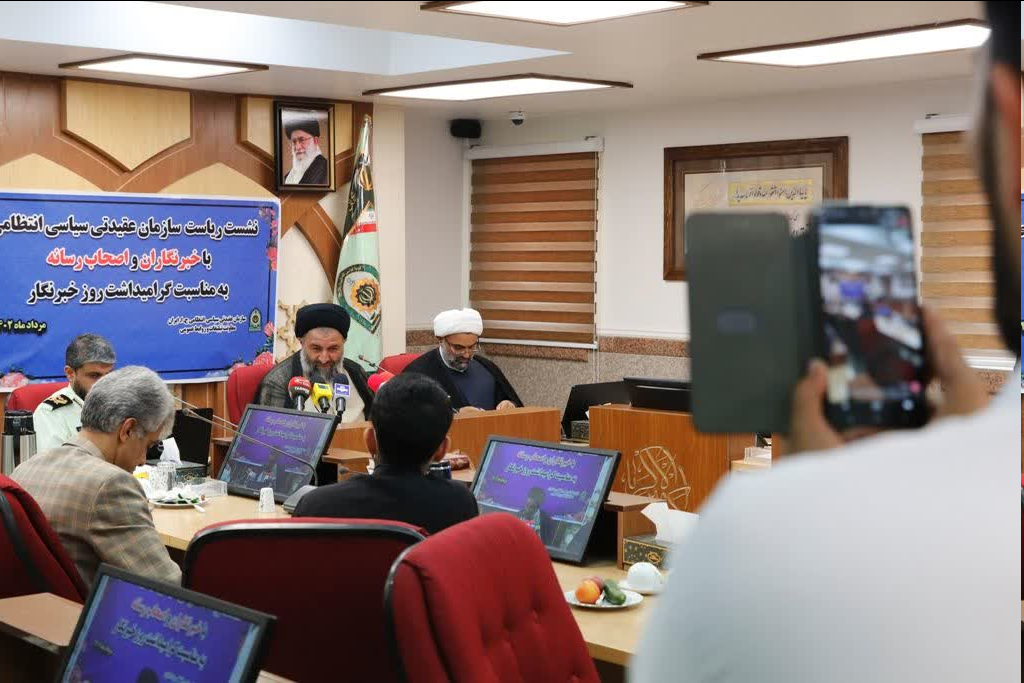 از اقدامات فرهنگی پلیس تا حضور خانوادگی رئیس عقیدتی در مهمانی ها / هدیه خاص ادیانی به خبرنگاران