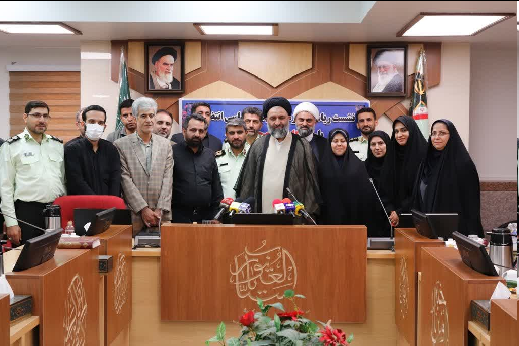 از اقدامات فرهنگی پلیس تا حضور خانوادگی رئیس عقیدتی در مهمانی ها / هدیه خاص ادیانی به خبرنگاران